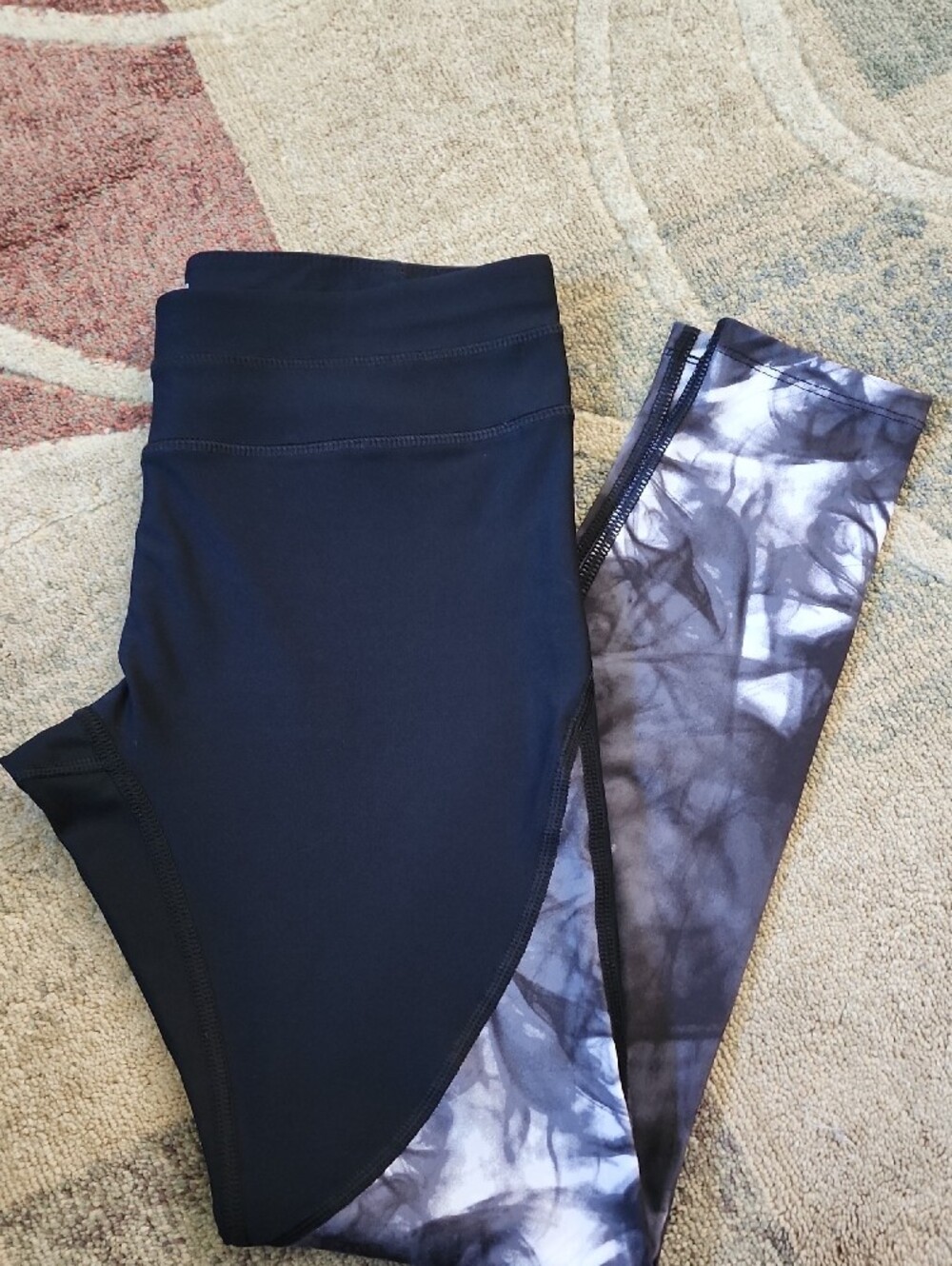 Apana Black And White Workout Leggings, Medium.